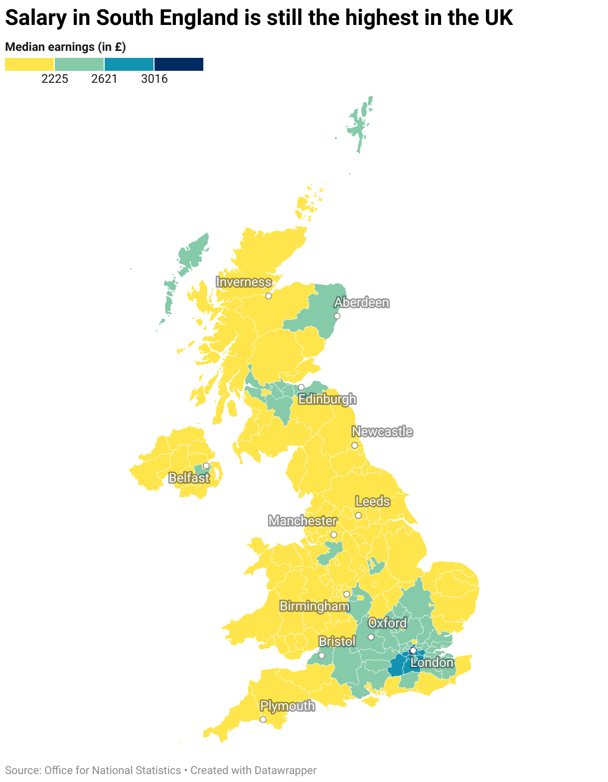 The map shows London has the highest median pay, followed by its surrounding areas in South England. Midlands, Scotland, Wales and North England typically have lower median salary.